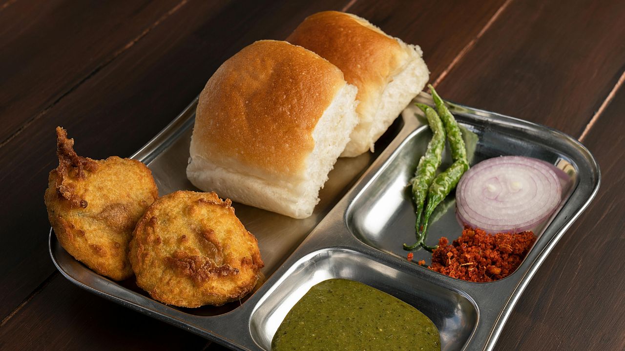 Vada Pav 2025: The Ultimate Street Food Craze Taking Over India!